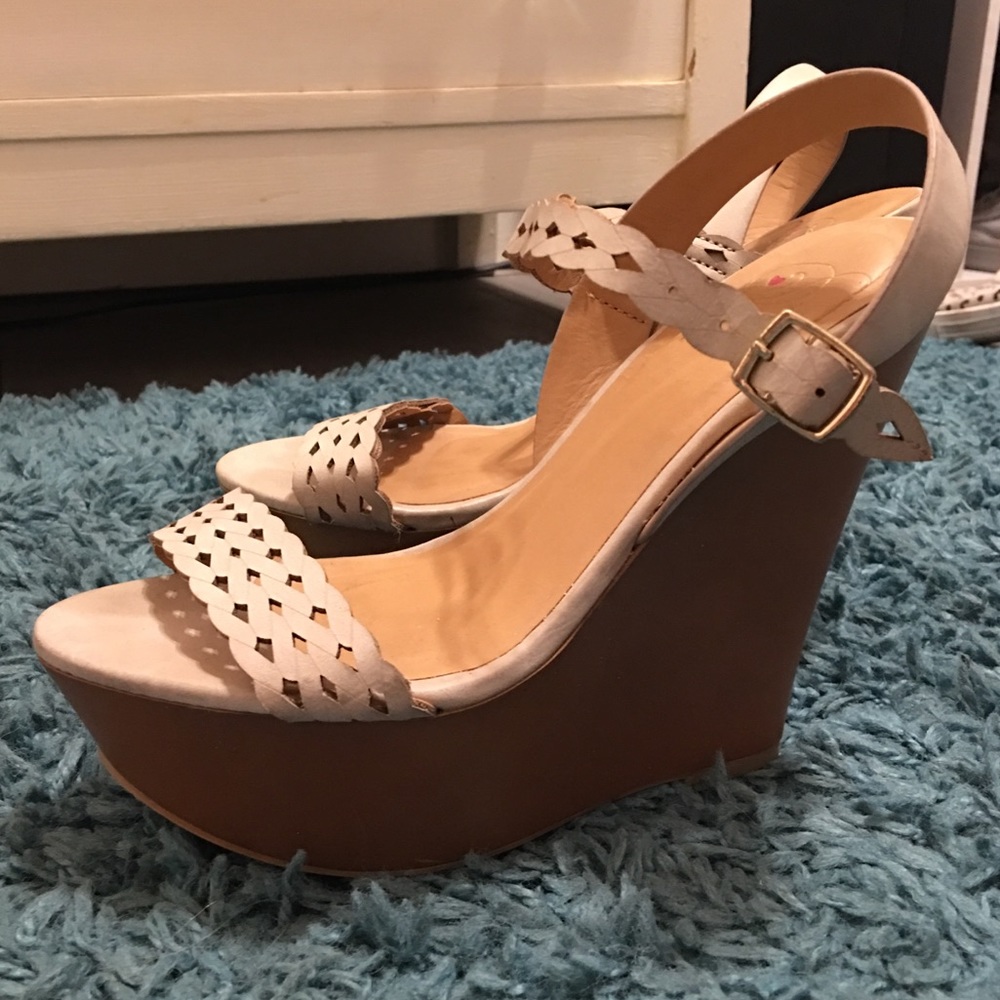 Adorable High Heel Wedges ✨👡